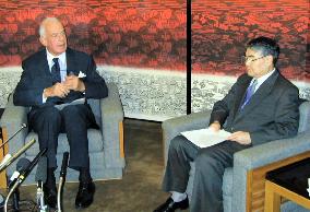 U.S. envoy hopes for continued progress on Okinawa bases